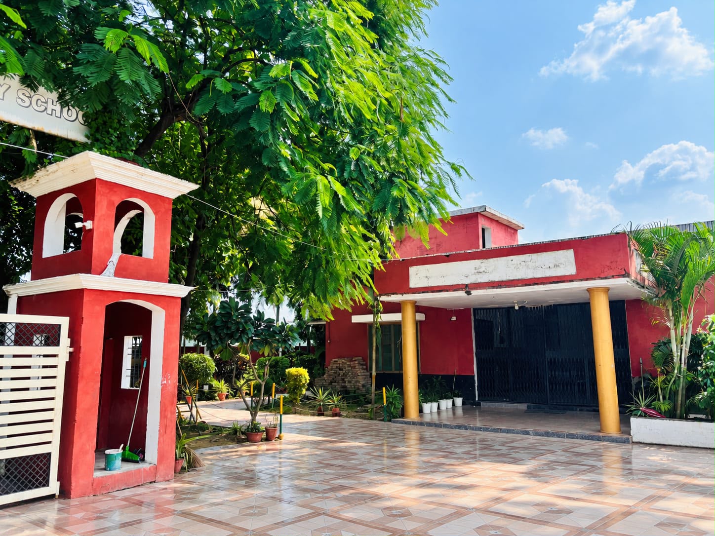Mother Zubaida Higher Secondary School – Moot court gavel